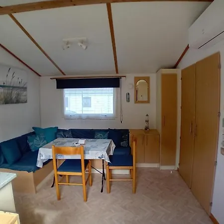 مكان تخييم Mobil Bord De Les Tamaris