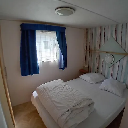 مكان تخييم Mobil Bord De Les Tamaris سان بيار دو أوليرون