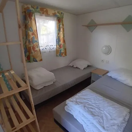 Mobil Bord De Les Tamaris مكان تخييم *